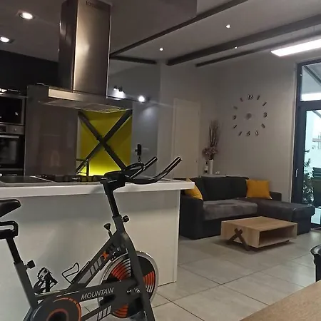 Yianna's Modern In Chania Apartment *